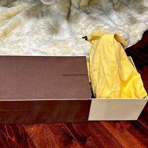 LV casual shoe blue size 8